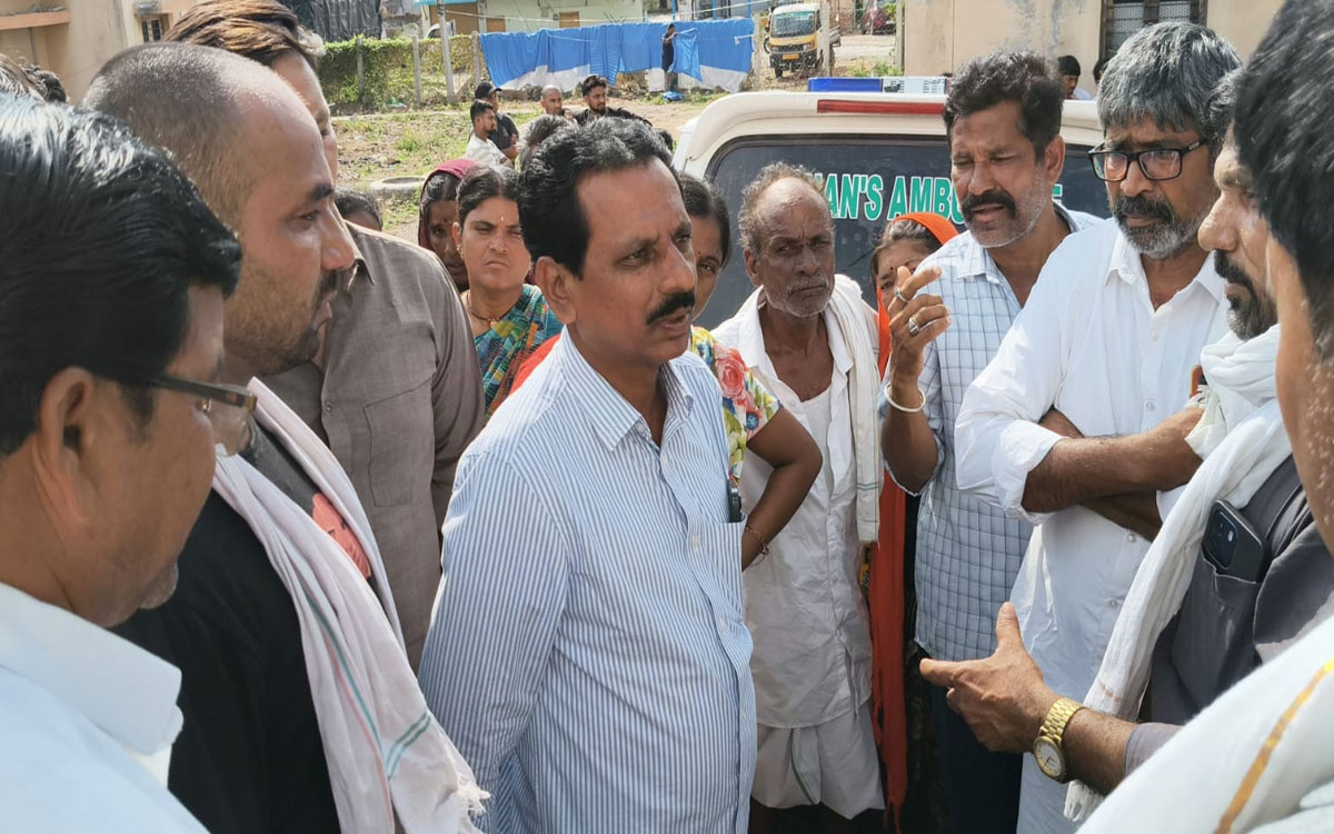 హర్షవర్ధన్, బిట్టు ల మృతి బాధాకరం : మాజీ ఎమ్మెల్యే రమావత్ రవీంద్ర కుమార్