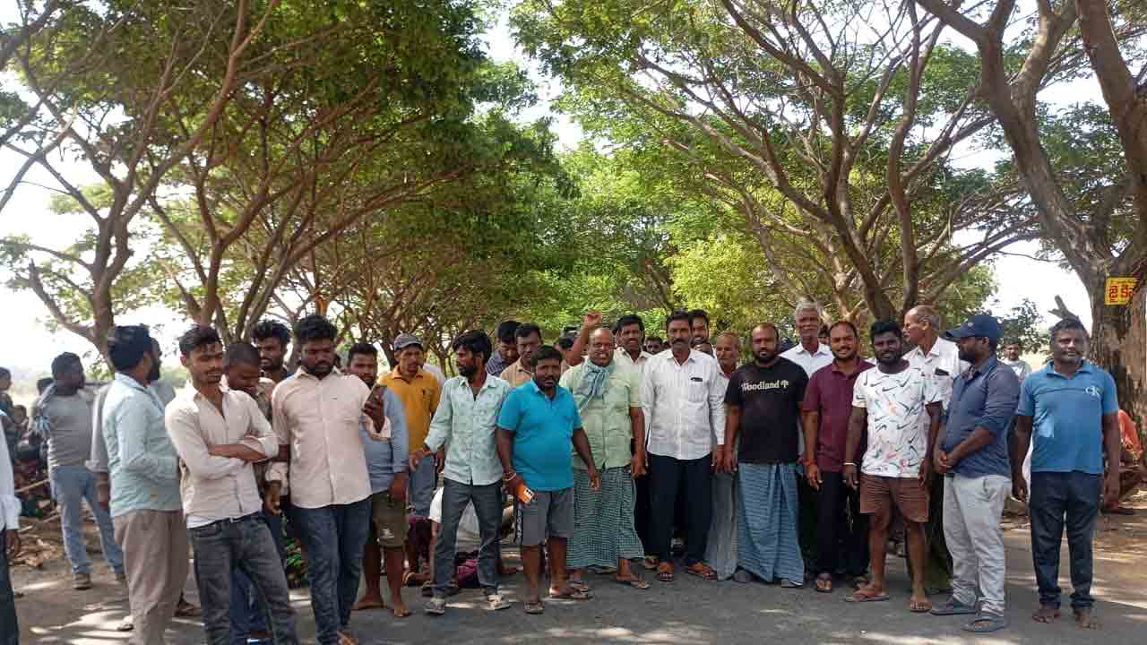Rayapol | ధాన్యం కొనుగోలు చేయాలని రైతుల రాస్తారోకో..భారీగా ట్రాఫిక్‌ జామ్‌