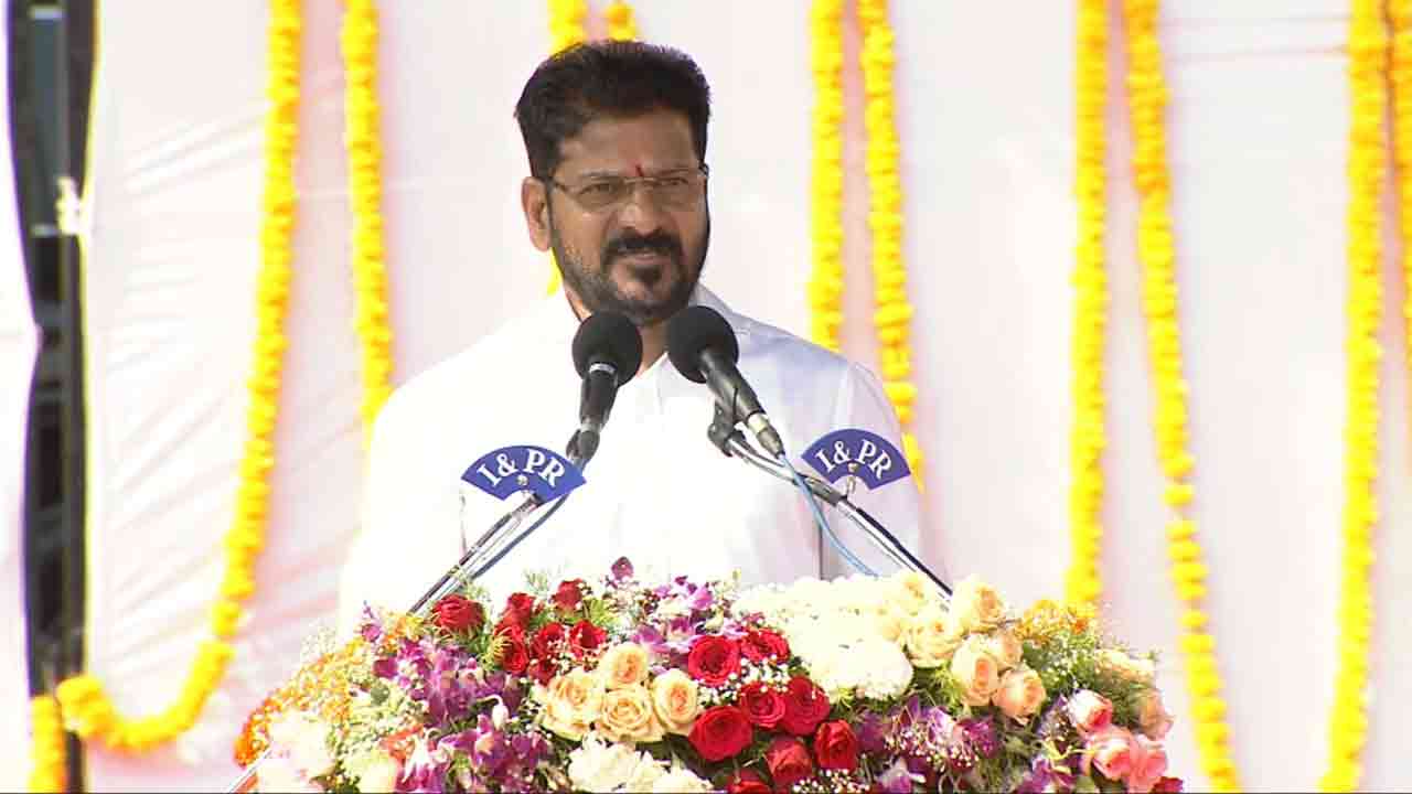 Revanth Reddy | తెలంగాణ ఆవిర్భావ వేడుకల్లో సీఎం రేవంత్ రెడ్డి సగం స్పీచ్.. మిగతా ప్రసంగం బుక్‌లెట్‌లో చూడాలని సూచన!