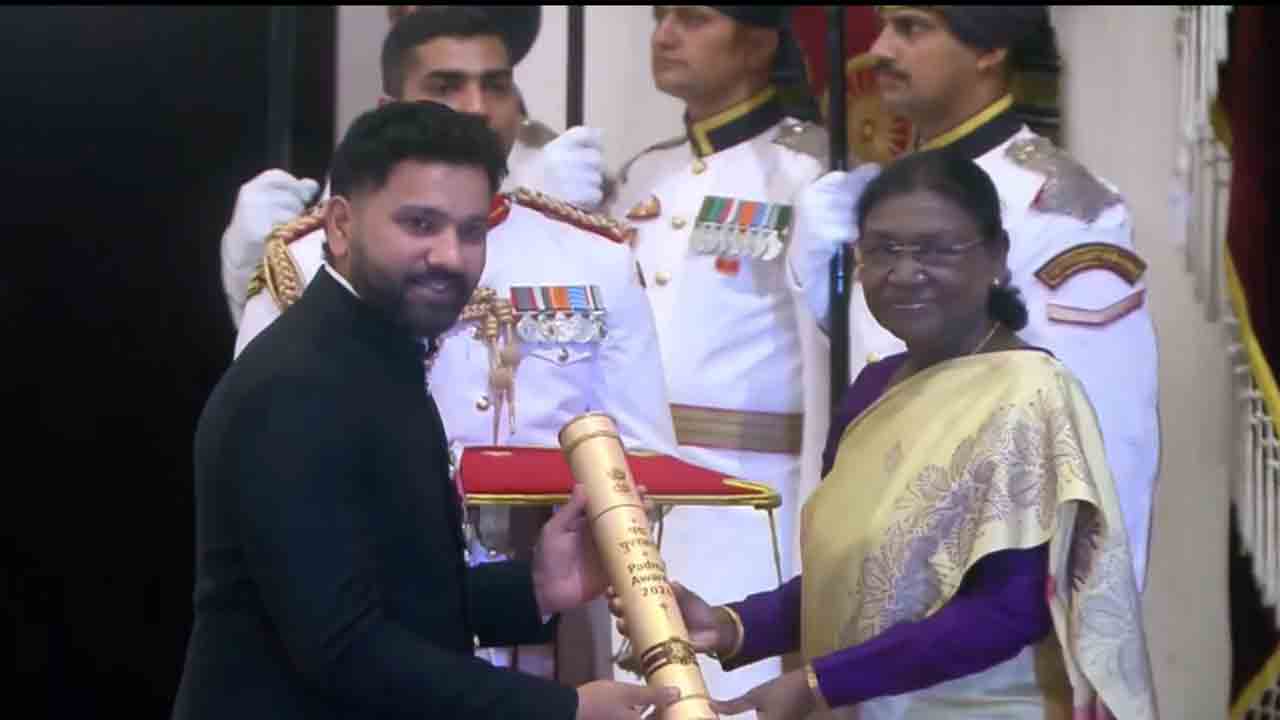 Rohit Sharma | ‘పద్మ శ్రీ’ అవార్డు అందుకున్న రోహిత్ శర్మ.. వీడియో..!