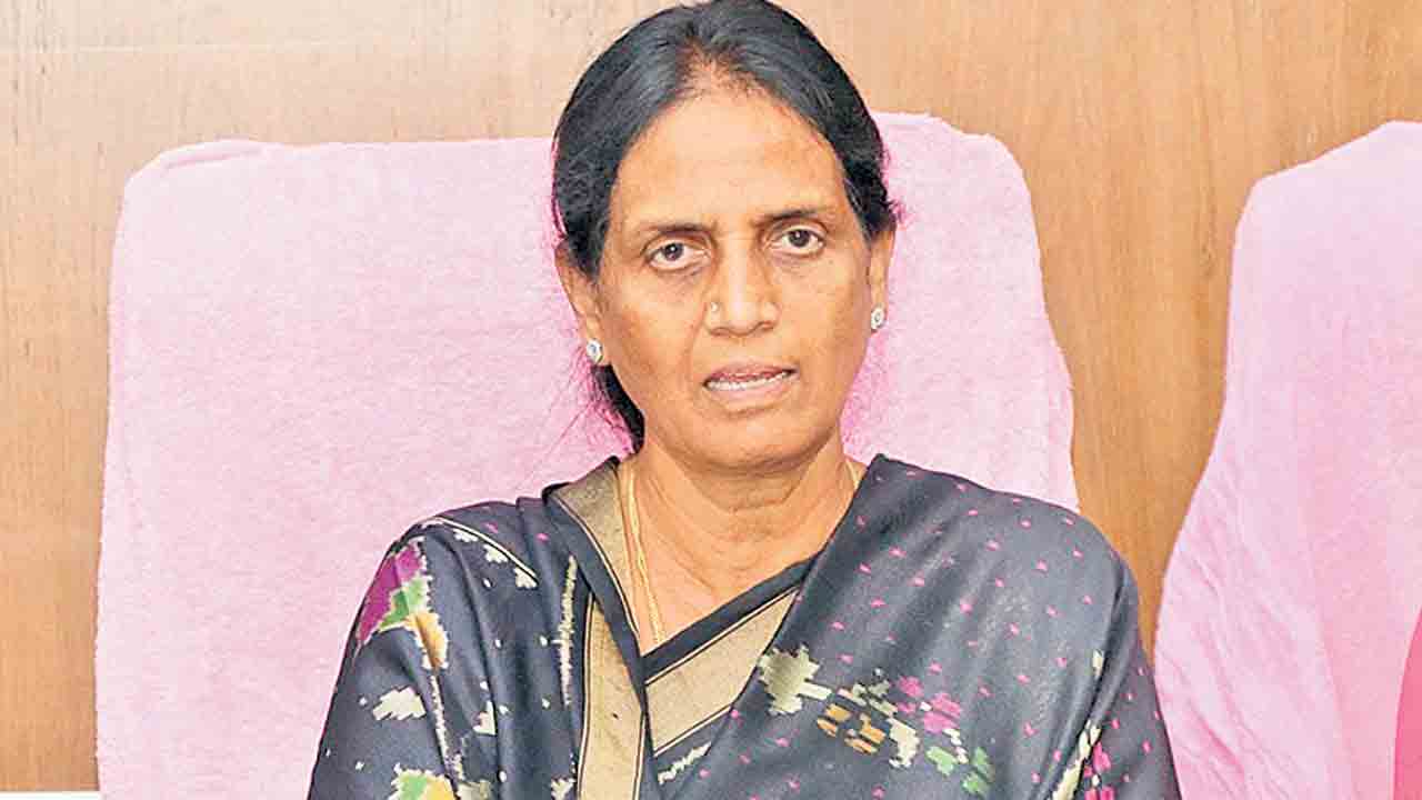 మహిళా సాధికారత కాదు.. మహిళల వంచన!