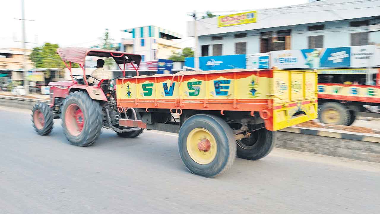 ఇందిరమ్మ ఇసుక పక్కదారి!