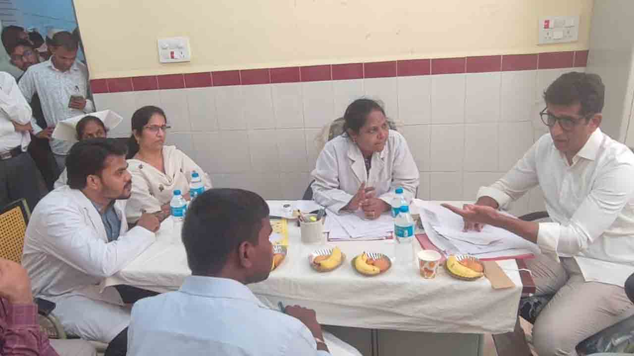 ప్రభుత్వ దవాఖానల్లో మౌలిక సదుపాయాల కల్పనకు కృషి : ఎమ్మెల్యే సంజయ్ కల్వకుంట్ల
