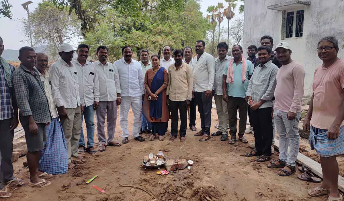 Iddulapur | ఇద్దులాపూర్‌లో సీసీ రోడ్డు పనులు ప్రారంభం