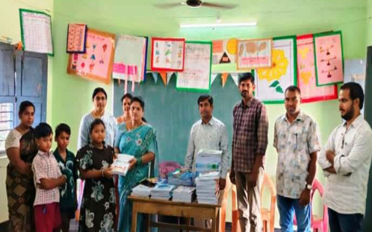 ‘అక్షర జ్ఞానంతో జీవితంలో ఉన్నత శిఖరాలకు’