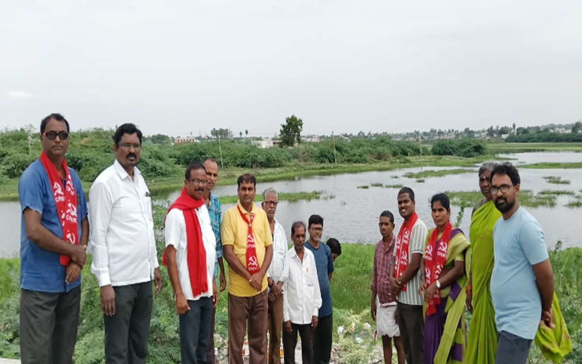 డంపింగ్ యార్డ్‌గా వల్లభరావు చెరువు కట్ట : దండంపల్లి సత్తయ్య