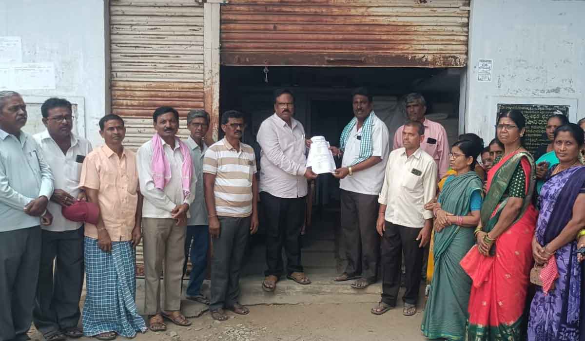 Veenavanka | వీణవంక, కోర్కల్‌ చేనేత సంఘాల ఎన్నిక ఏకగ్రీవం.. నూతన చైర్మన్లుగా పద్మలత, సత్యనారాయణ