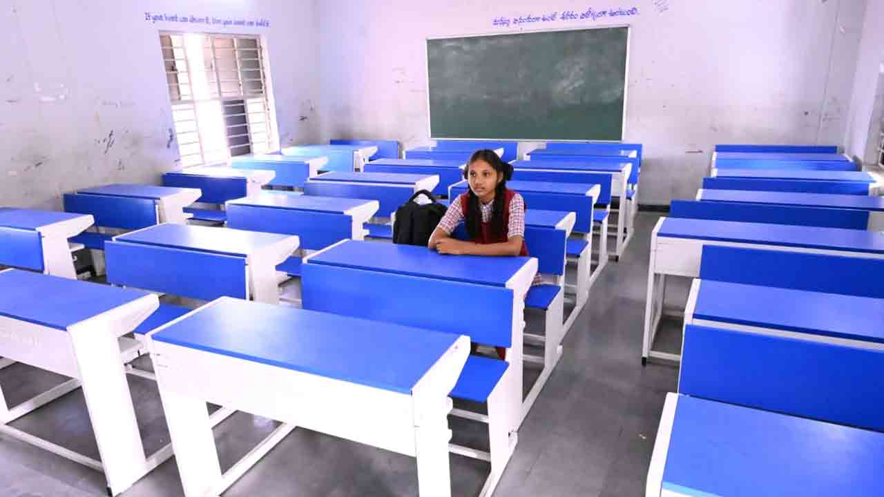 Schools Reopen | అమావాస్య ఎఫెక్ట్.. స్కూల్ రీఓపెన్ రోజు క్లాస్‌రూంలో ఒంటరిగా పదో తరగతి విద్యార్థిని