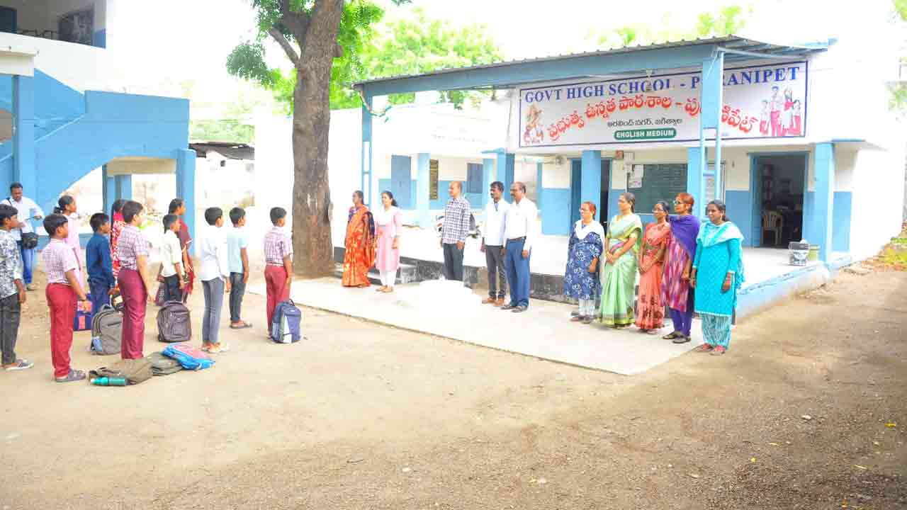 Schools Reopen4