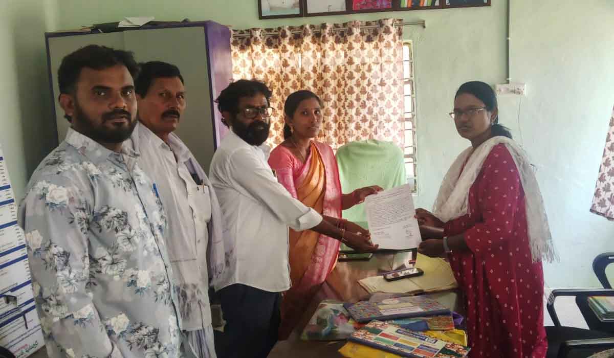 Palakurthi | కేజీబీవీ పక్కకు రైస్ మిల్లులకు అనుమతులు ఇవ్వొద్దు.. పుట్నూర్‌ మాజీ సర్పంచ్‌ శారద