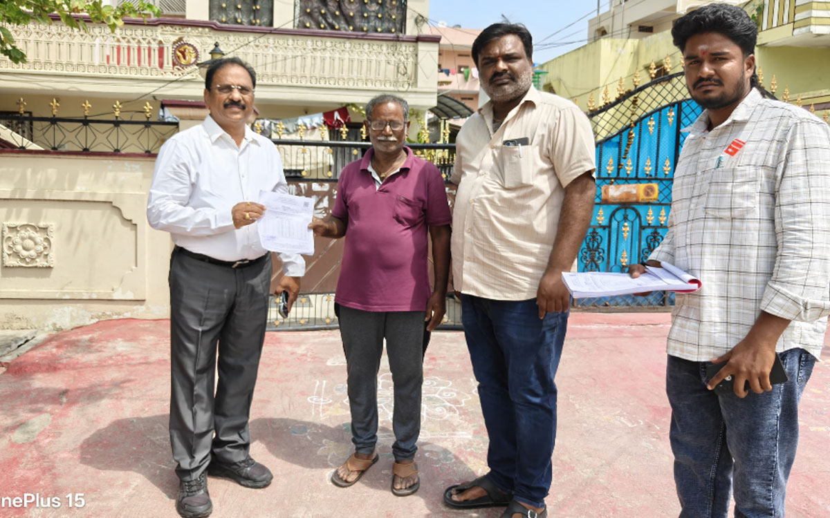 డిమాండ్ నోటీసుల పంపిణీపై నల్లగొండ కమిషనర్ ఆకస్మిక తనిఖీ