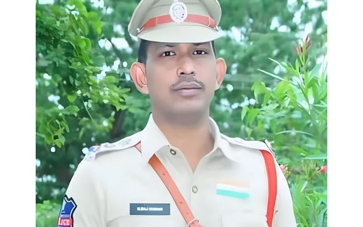 కీచక ఎస్ఐ.. భర్తతో విడాకులు ఇప్పించి, పెళ్లి చేసుకుంటానని నమ్మించి