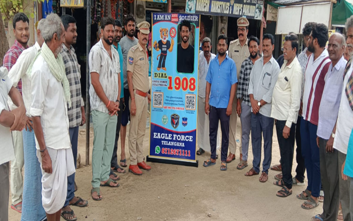 యువ‌త‌ మాదకద్రవ్యాలకు దూరంగా ఉండాలి : ఎస్ఐ మునుగోటి రవీందర్