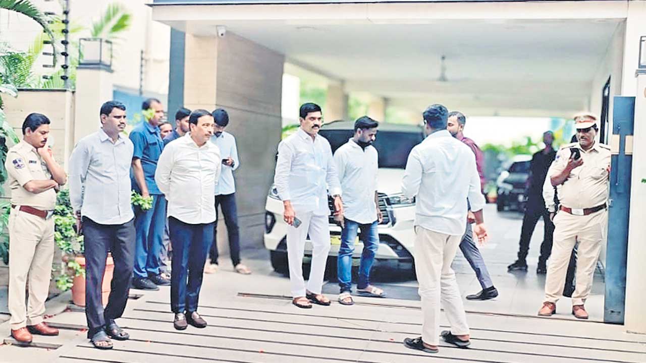 రేవంత్‌రెడ్డిది నిరంకుశ పాలన