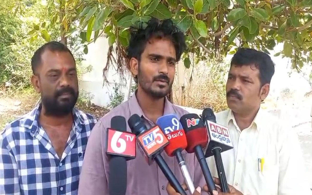 ‘పెన్‌ప‌హాడ్ ఎస్ఐ గోపికృష్ణ నుండి ప్రాణ‌హాని’