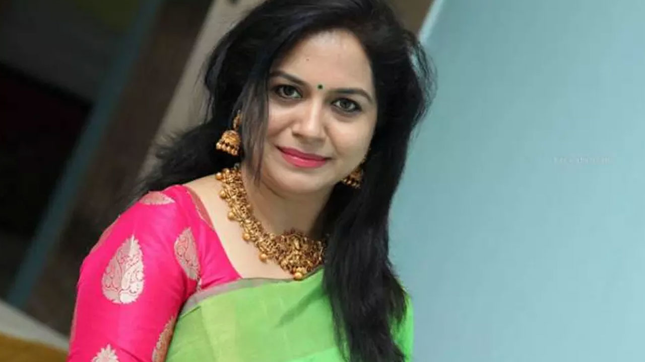 Sunitha | సినీ ఇండస్ట్రీ మహిళలకు సేఫ్ కాదు ,18 ఏళ్లకే చేదు అనుభవం.. సింగర్ సునీత సంచలన వ్యాఖ్యలు