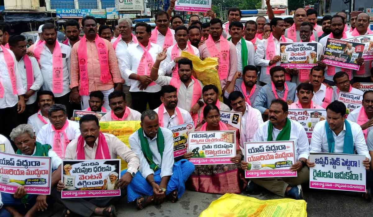 Sunke Ravishankar | యూరియా యాప్‌లో లేదు.. షాపులో లేదు.. చొప్పదండి మాజీ ఎమ్మెల్యే సుంకే రవిశంకర్