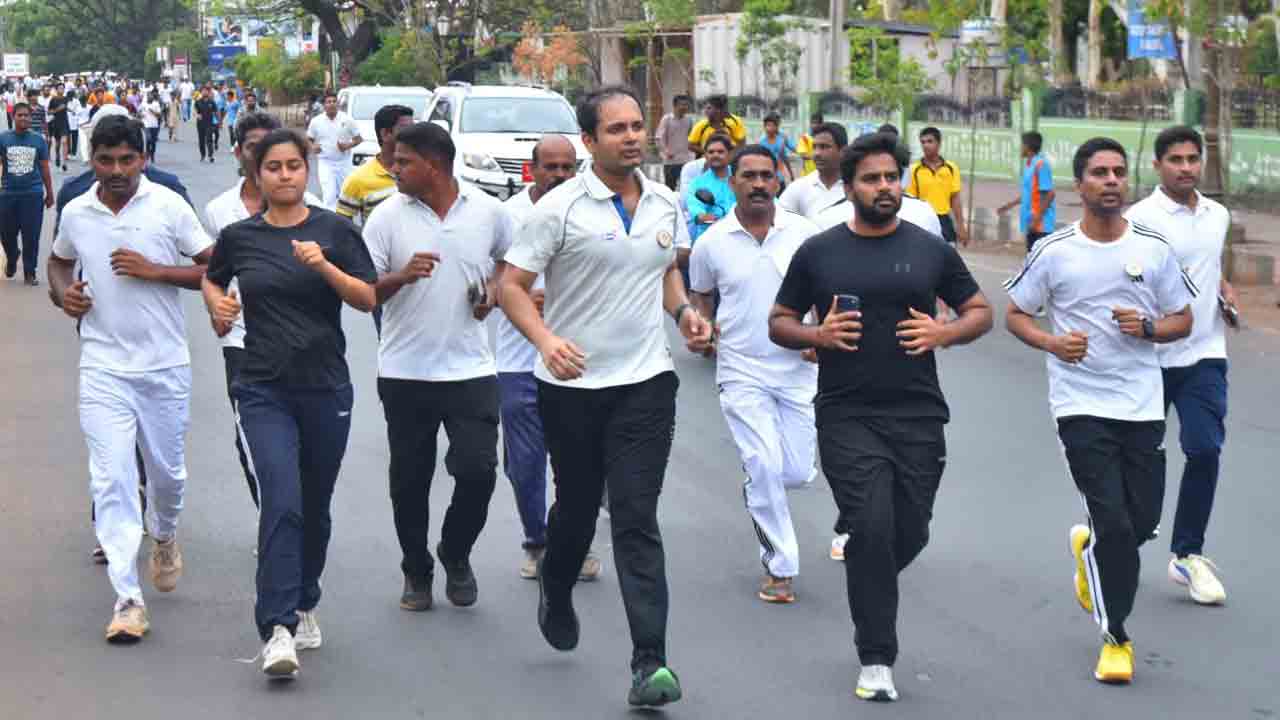Subedhari | యువత మాదక ద్రవాల జోలికి పోవద్దు : సీపీ సన్ ప్రీత్ సింగ్