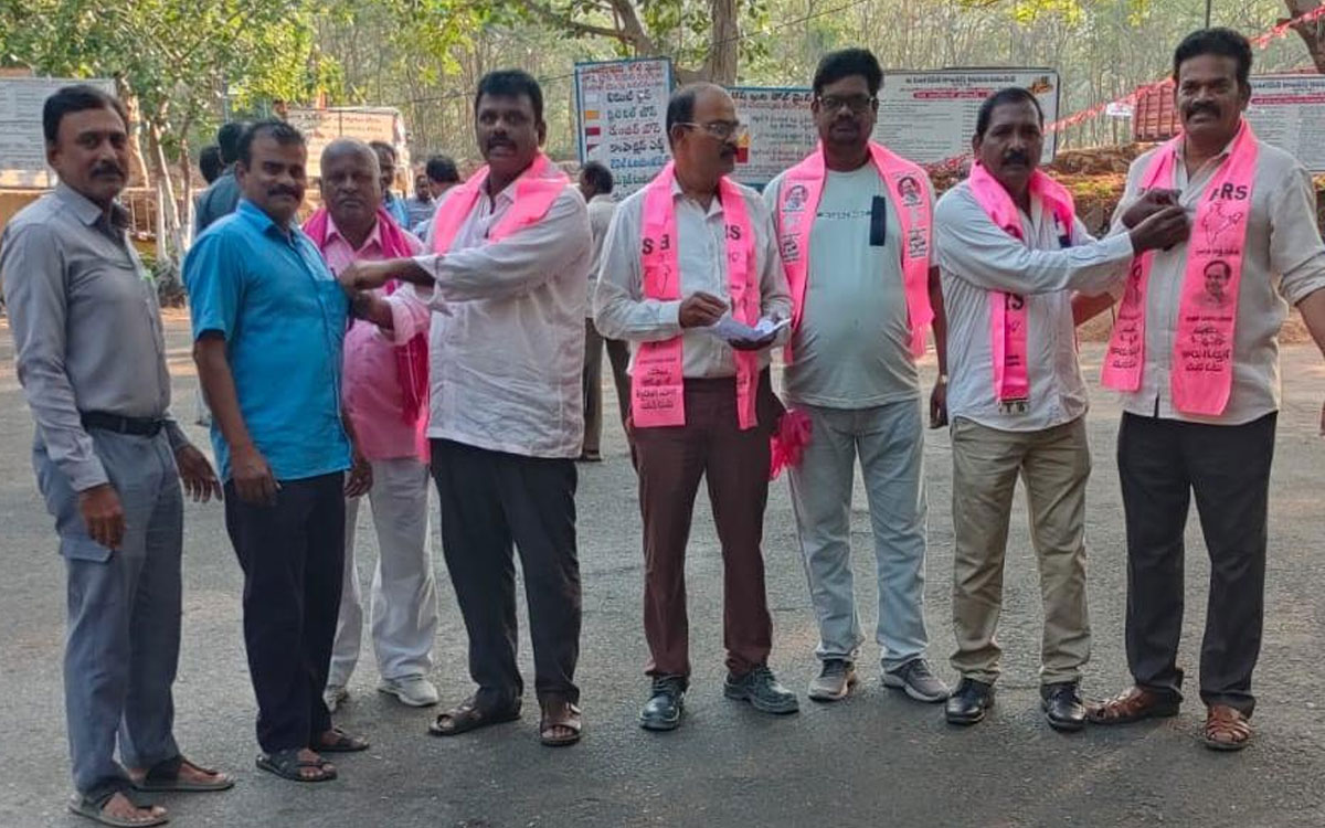 'మెడికల్ బోర్డులు తక్షణమే నిర్వహించి కార్మిక కుటుంబాలను ఆదుకోవాలి'