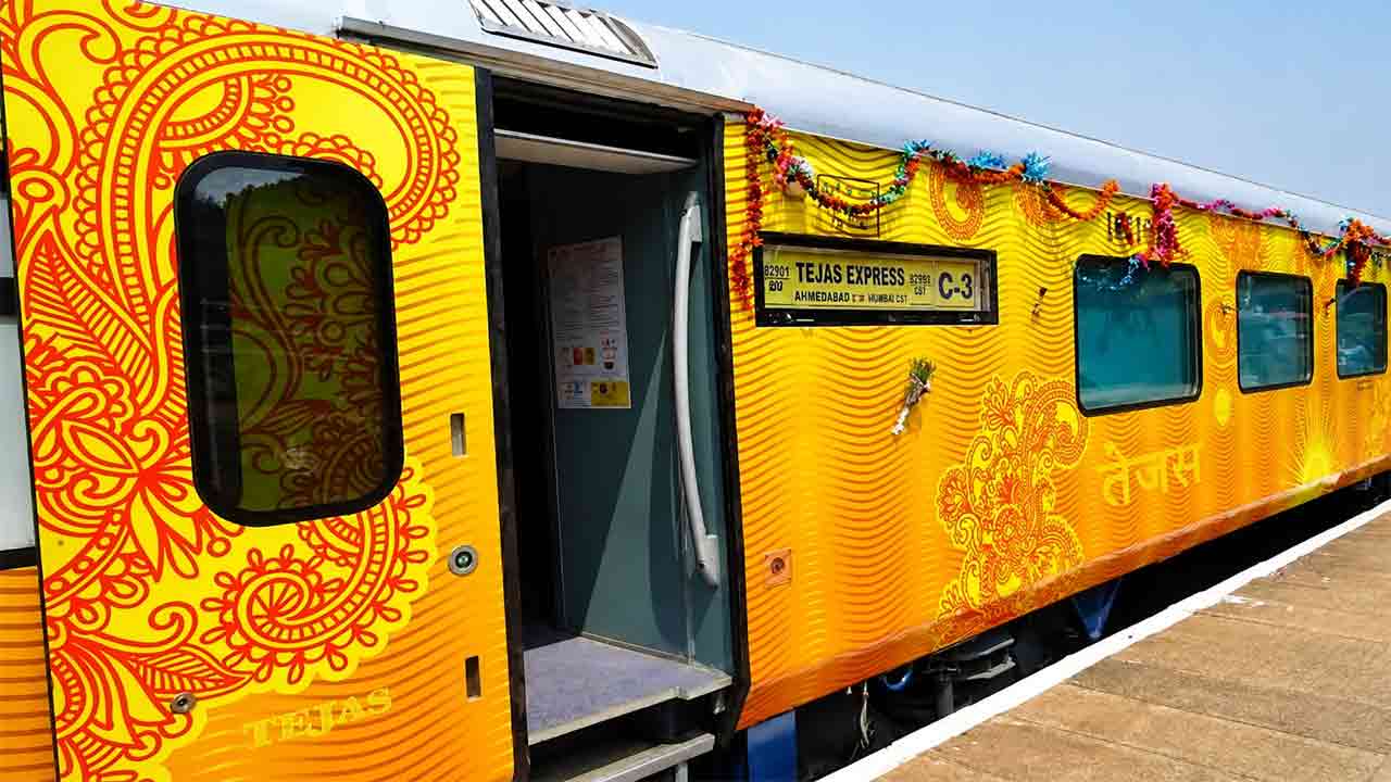 Rajdhani Express | రాజధాని రైలులో ప్రయాణికుడికి షాక్.. బిర్యానీలో ఈగ ప్రత్యక్షం!
