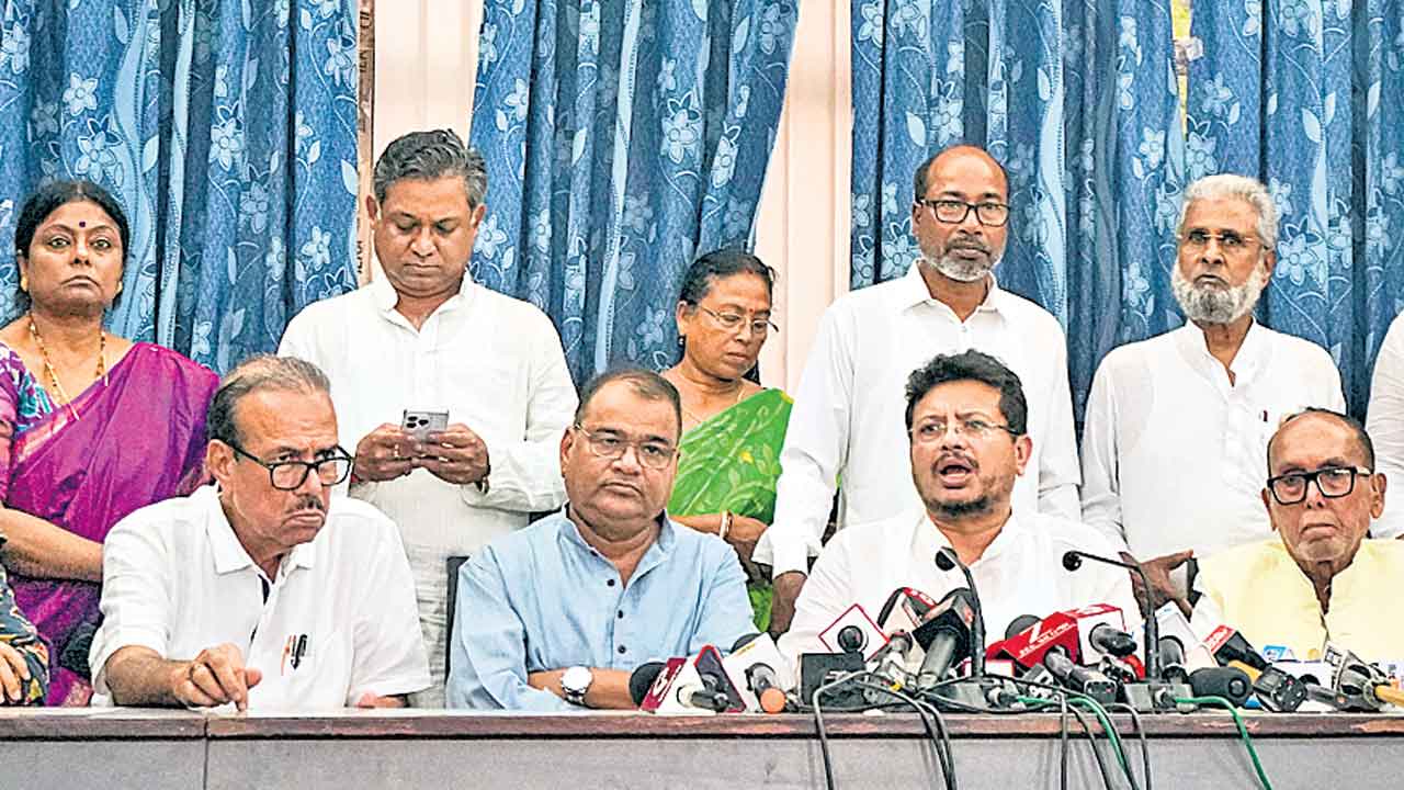 Mamata Banerjee | తృణమూల్‌లో చీలిక..బెంగాల్‌ మాజీ సీఎం మమతా బెనర్జీకి భారీ షాక్‌