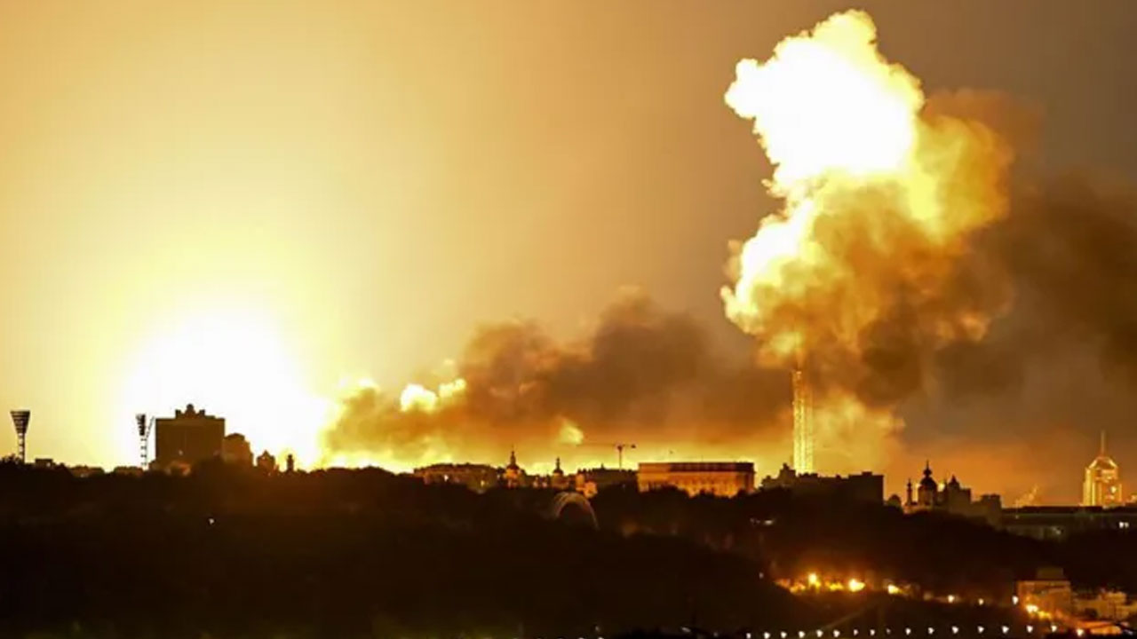 Russia Attack: ఉక్రెయిన్ న‌గ‌రాల‌పై ర‌ష్యా భీక‌ర దాడి.. 9 మంది మృతి