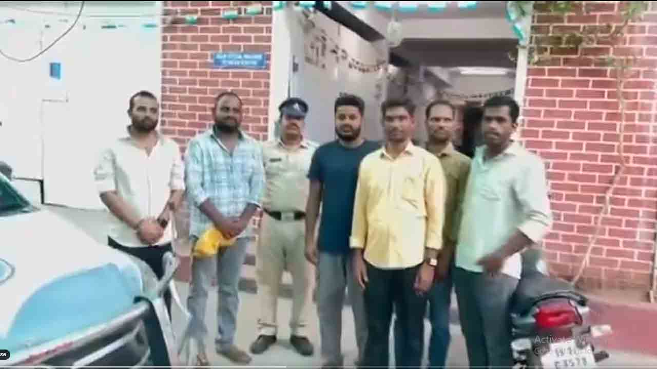 Unemployees | ఉద్యోగ నోటిఫికేష‌న్లు పెంచాల‌ని డిమాండ్‌.. పీఎస్‌కు నిరుద్యోగుల త‌ర‌లింపు.. వీడియో