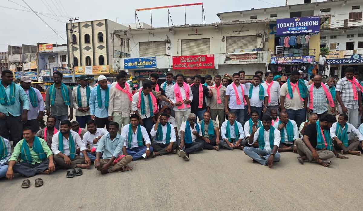 Urea App | భీమ్‌గల్‌లో యూరియా యాప్‌ని రద్దు చేయాలని బీఆర్‌ఎస్‌ ఆందోళన