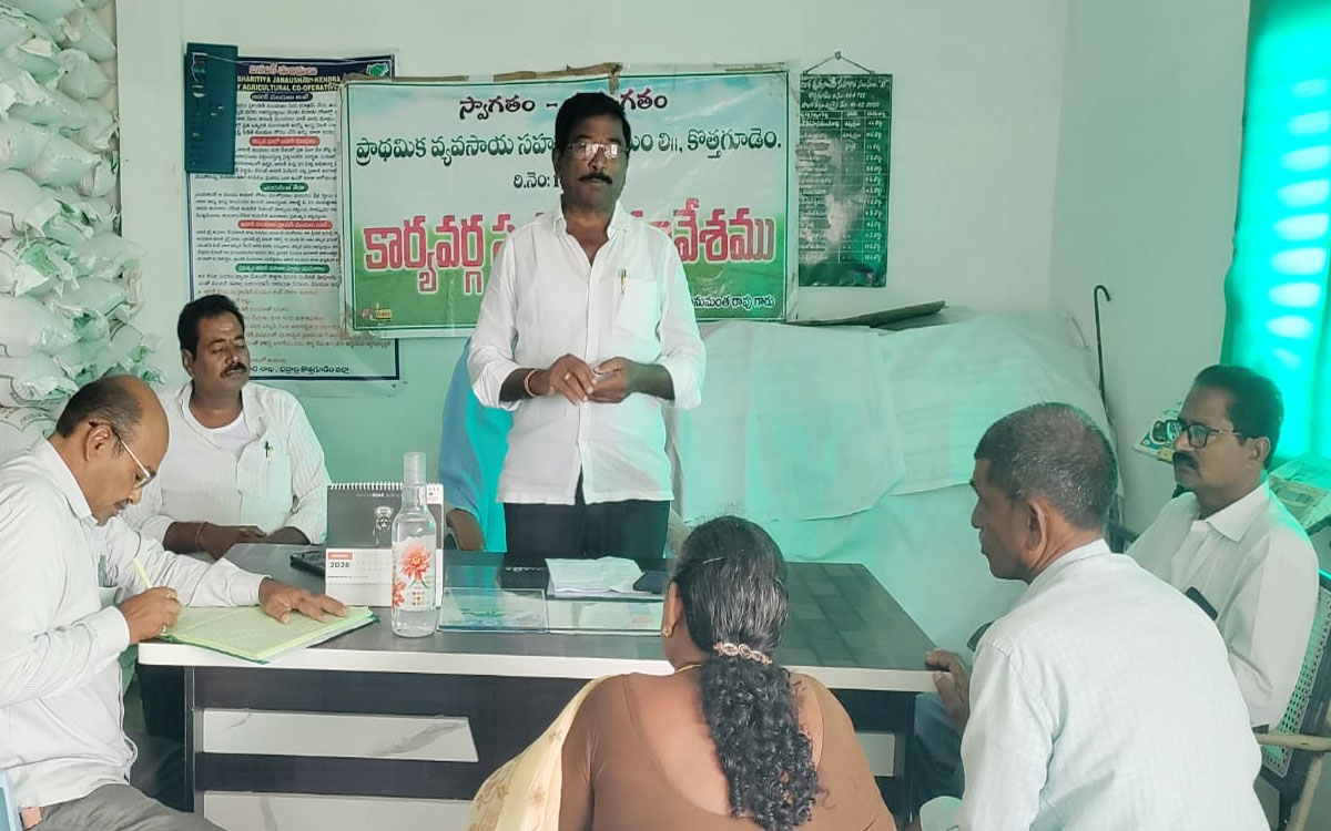 ‘వడ్డీ చెల్లించని రైతులు వెంటనే బకాయిలు చెల్లించాలి’