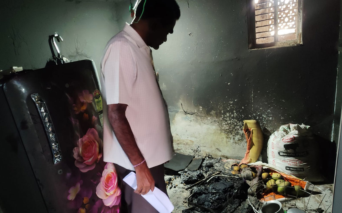 విద్యుత్ షార్ట్ సర్క్యూట్‌తో ఇంట్లో సామ‌గ్రి దగ్ధం