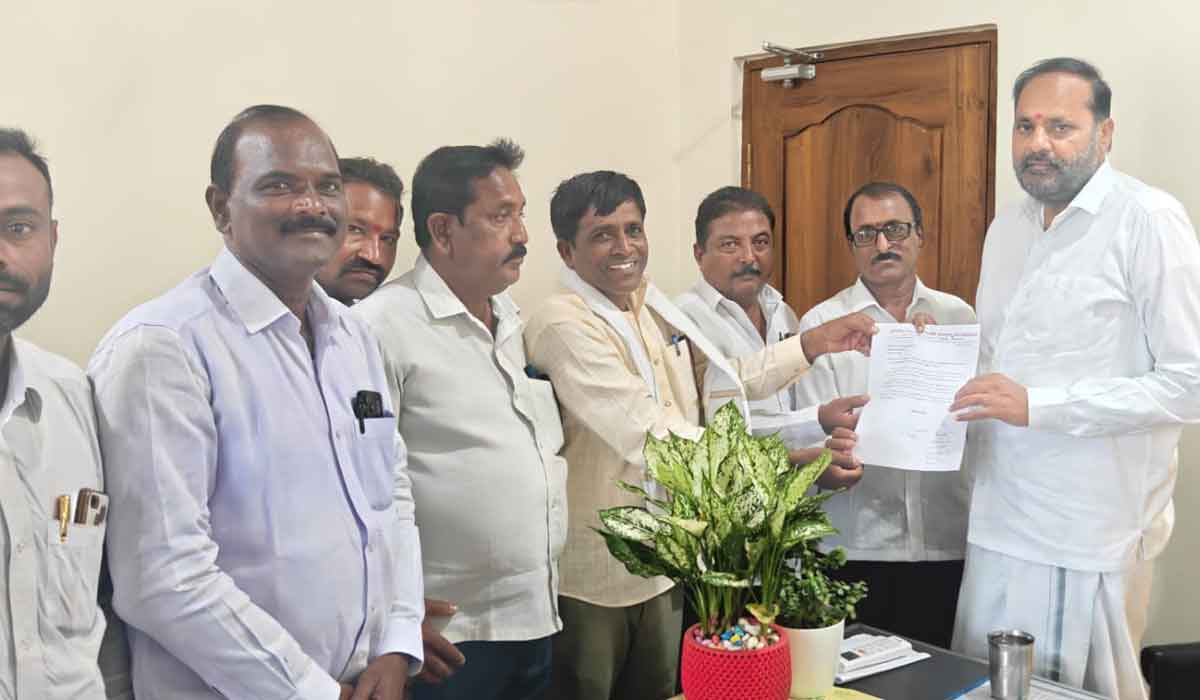 Odela | పీహెచ్‌సీ డాక్టర్ డిప్యూటేషన్ రద్దు చేయాలని వినతి