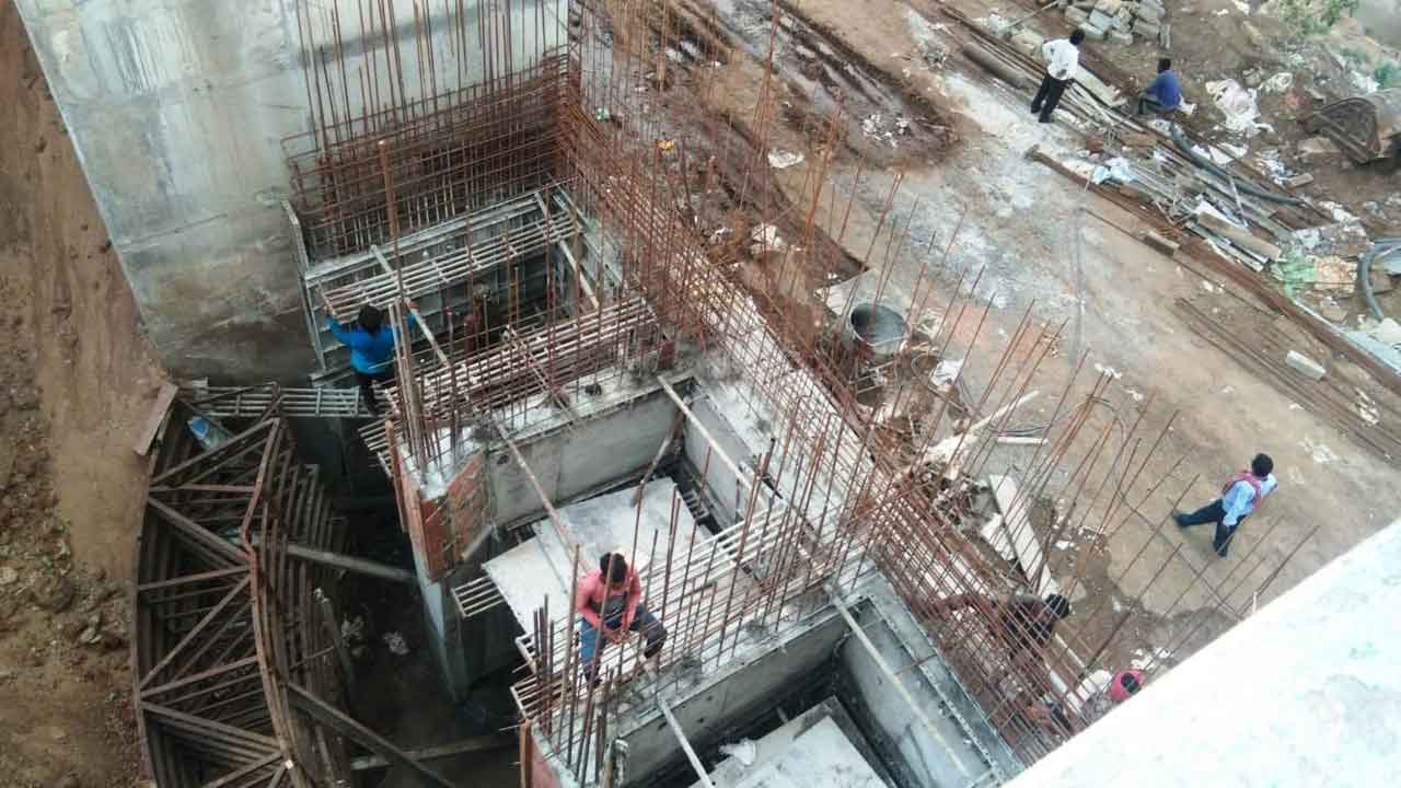 నత్తనడకన కొత్త వారధి