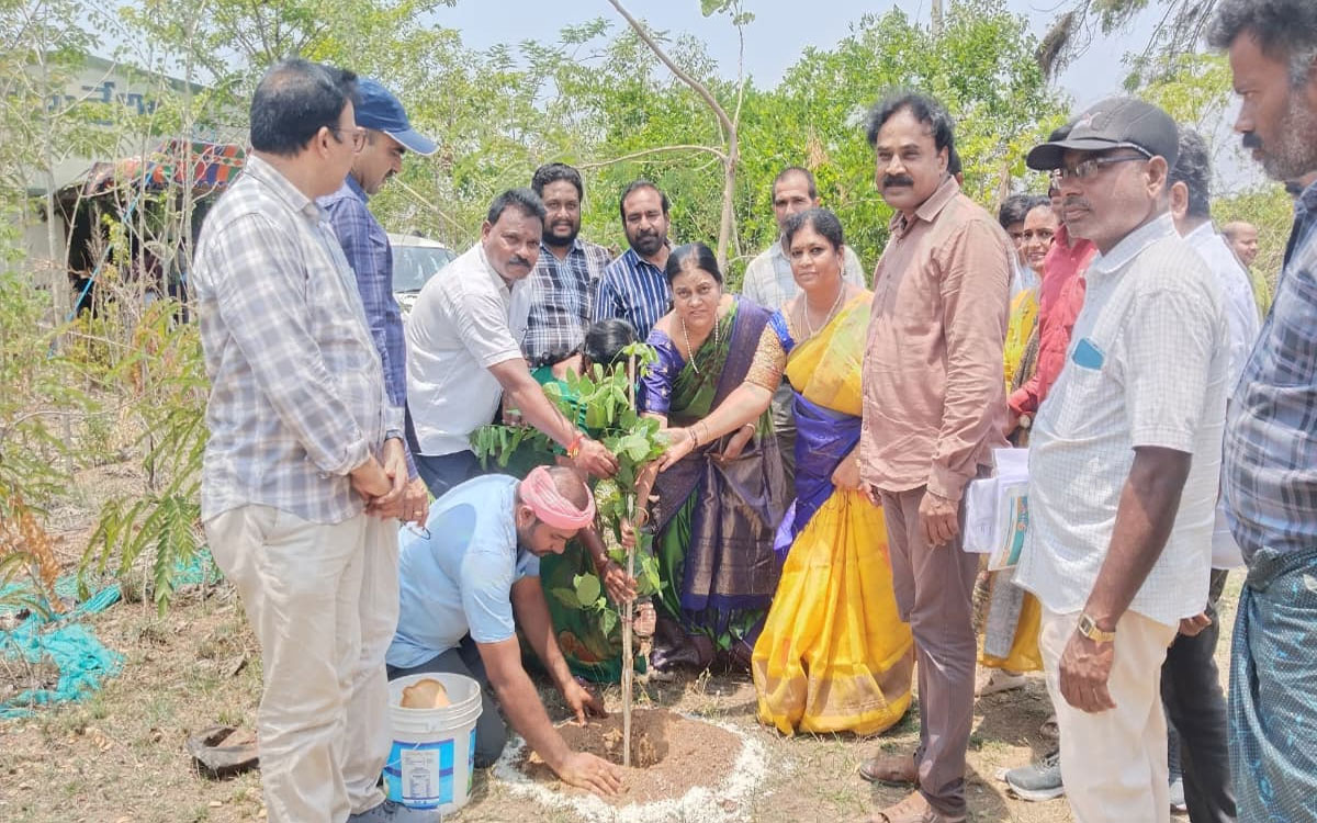 ప్లాస్టిక్ రహిత సమాజ నిర్మాణానికి కృషి చేయాలి : జడ్పీ సీఈఓ నాగలక్ష్మి