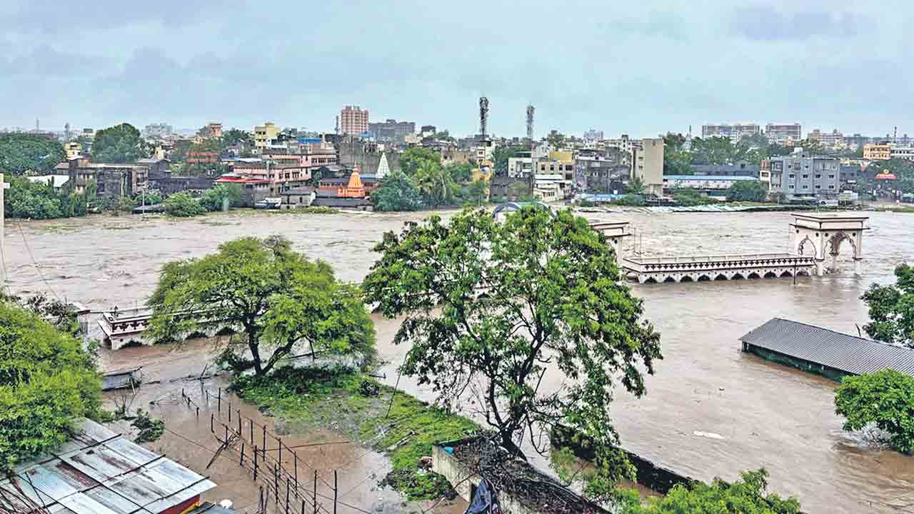 ముంచేసిన వానలు.. మహారాష్ట్రలో 16 మంది మృతి