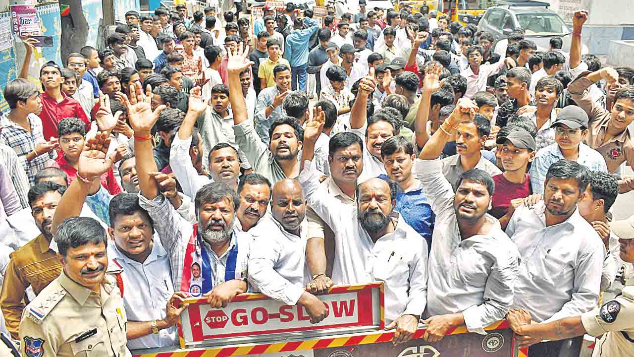 ఫీజు బకాయిలు వెంటనే విడుదల చేయాలి