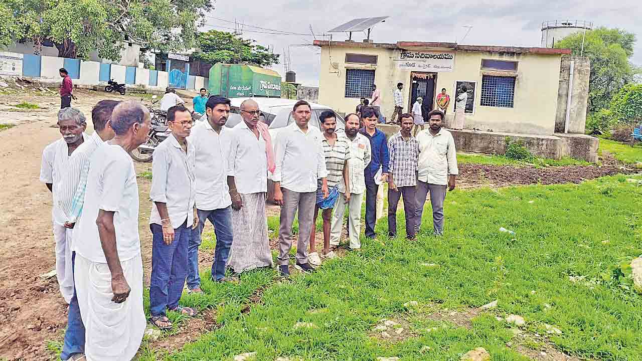 పెద్దలకు సద్దికట్టి పేదోడి పొట్ట కొడ్తరా?