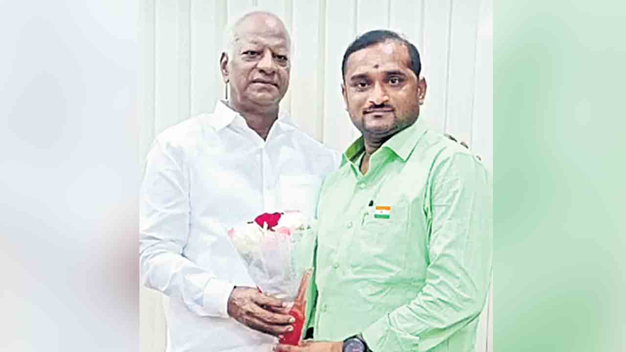 కాంగ్రెస్‌ నేత కీచక పర్వం.. మద్యం మత్తులో కాంగ్రెస్‌ నాయకుడి దురాగతం