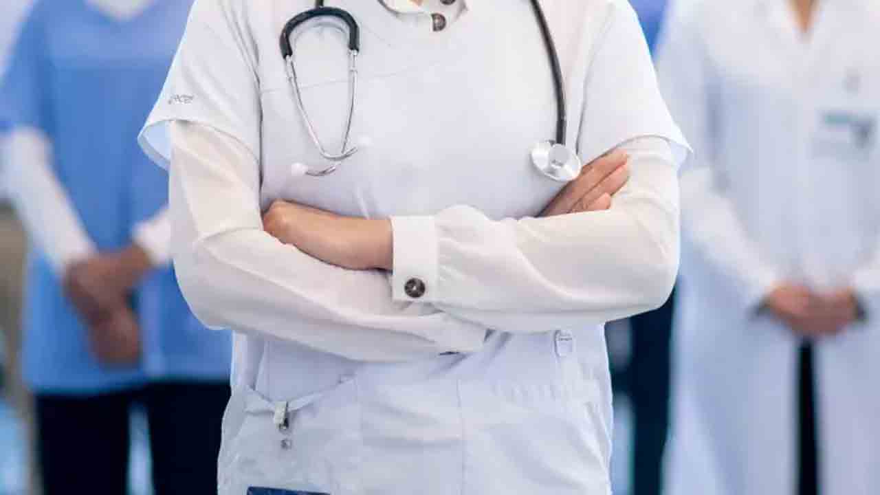 వైద్యులు లేని సర్కార్‌ దవాఖానలు!