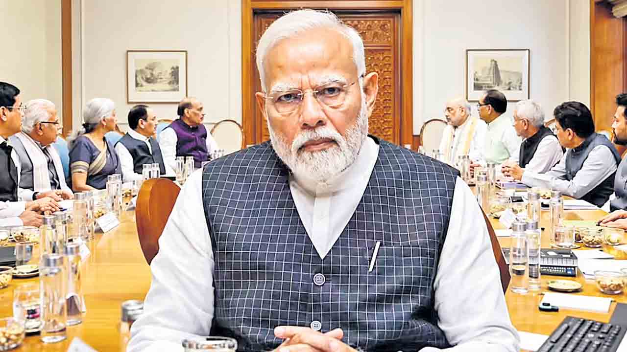 క్యాబినెట్‌ నుంచి నలుగురు ఔట్‌.. నిర్మల, హర్దీప్‌ సింగ్‌లకు ఉద్వాసన