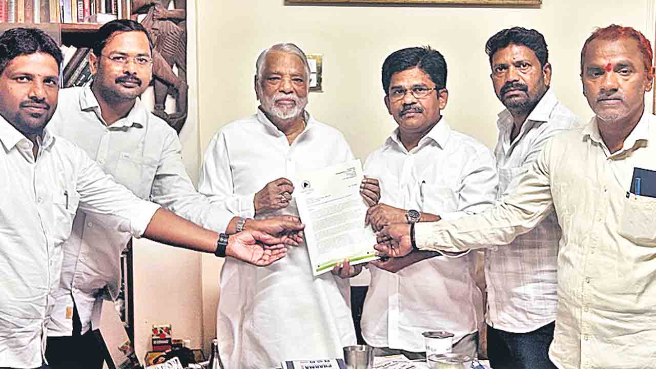 జర్నలిస్టులను ఉద్యమకారులుగా గుర్తించాలి