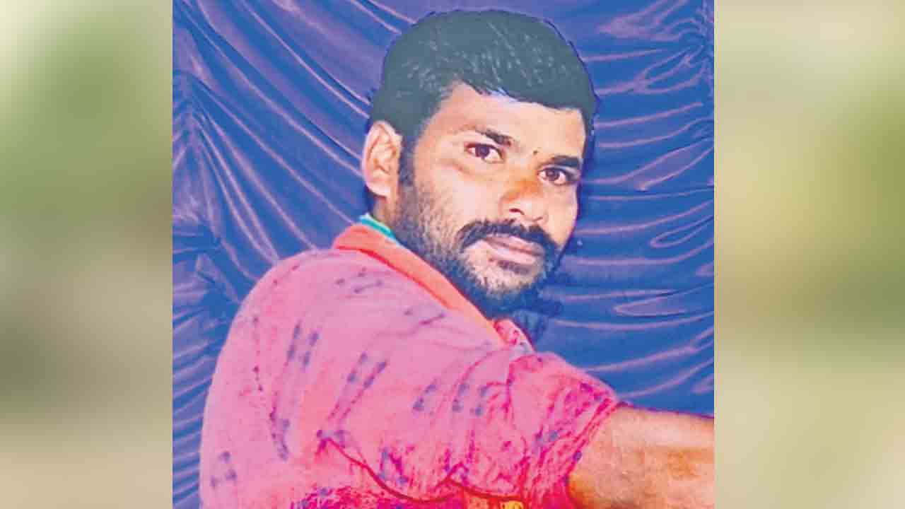 భార్య చేతిలో భర్త హతం.. రోకలి బండతో మోది హత్య మద్యంమత్తుతో ఛిద్రమైన కుటుంబం