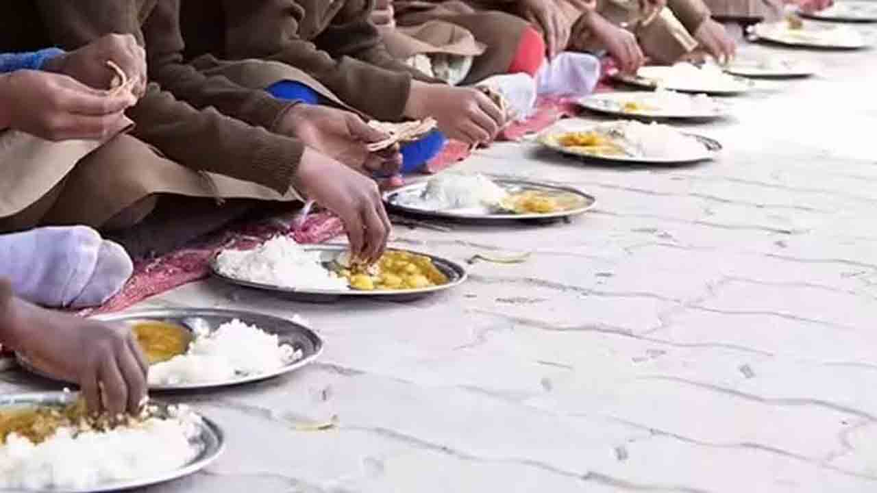 గురుకులంలో ఫుడ్‌ పాయిజన్‌పై హెచ్‌ఆర్సీ కేసు