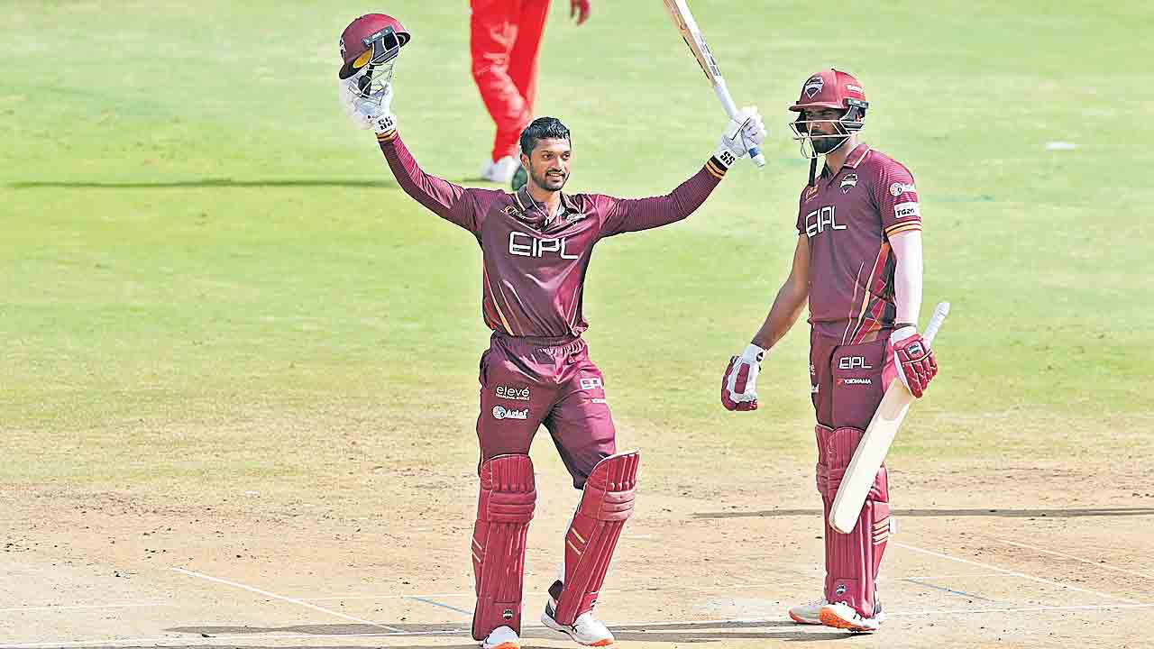 రాధేశ్‌ మెరుపులు.. కరీంనగర్‌కు రెండో విజయం