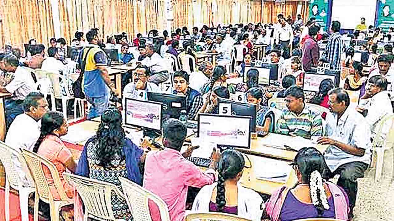 ఇంజినీరింగ్‌ సీటు పేరుతో మోసాలు