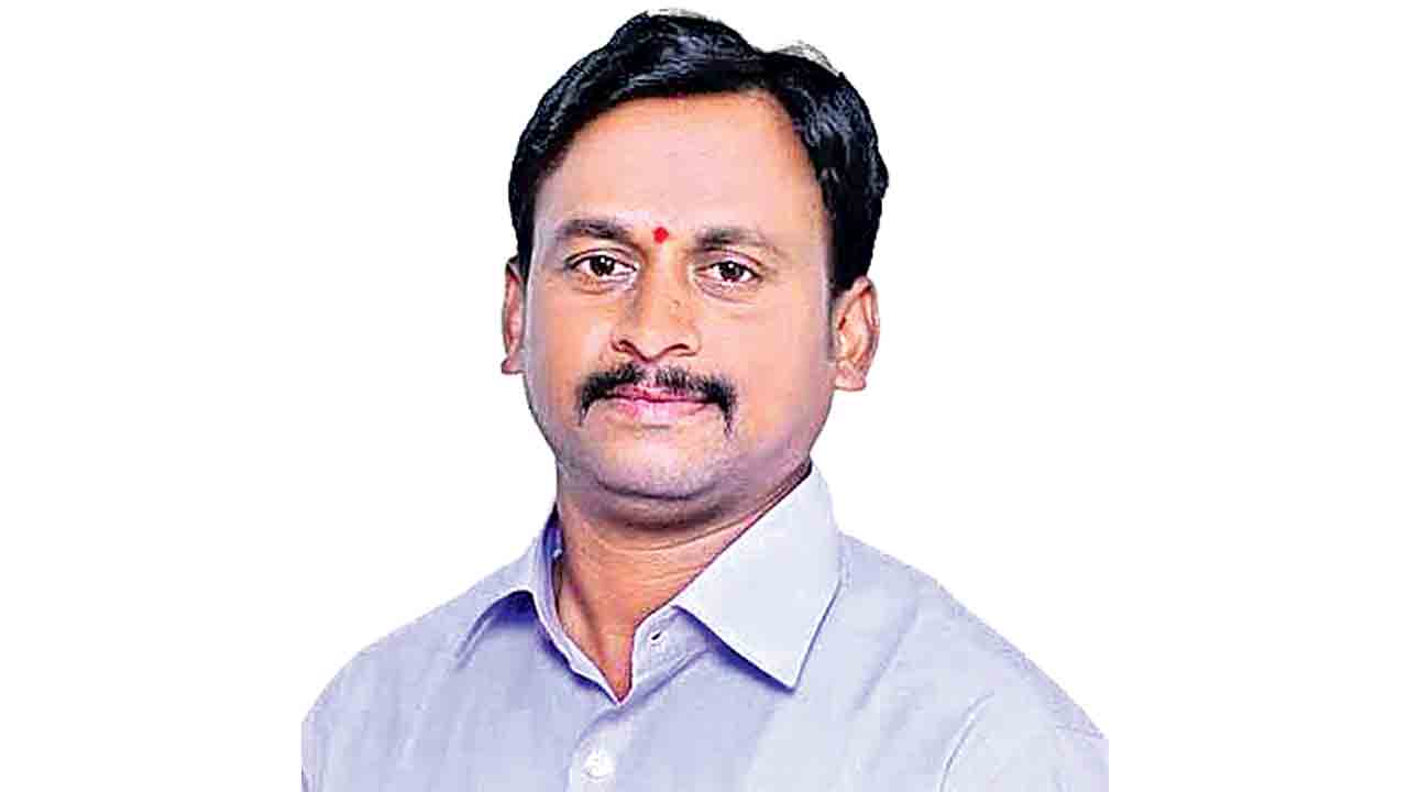రేవంత్‌ రక్తదాహానికి రక్తదానం.. సీఎం వ్యాఖ్యలపై బీఆర్‌ఎస్‌ నిరసన