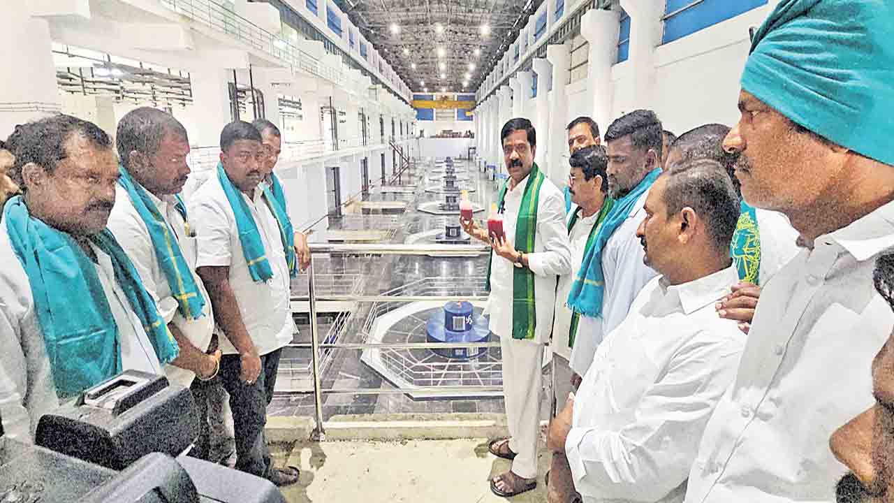 రక్తమిచ్చా.. నీళ్లివ్వండి
