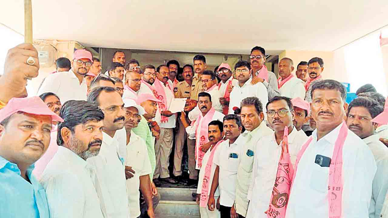రేవంత్‌రెడ్డిపై ఫిర్యాదుల వెల్లువ.. అనుచిత వ్యాఖ్యలపై ఠాణాల్లో బీఆర్‌ఎస్‌ కంప్లెయింట్స్‌
