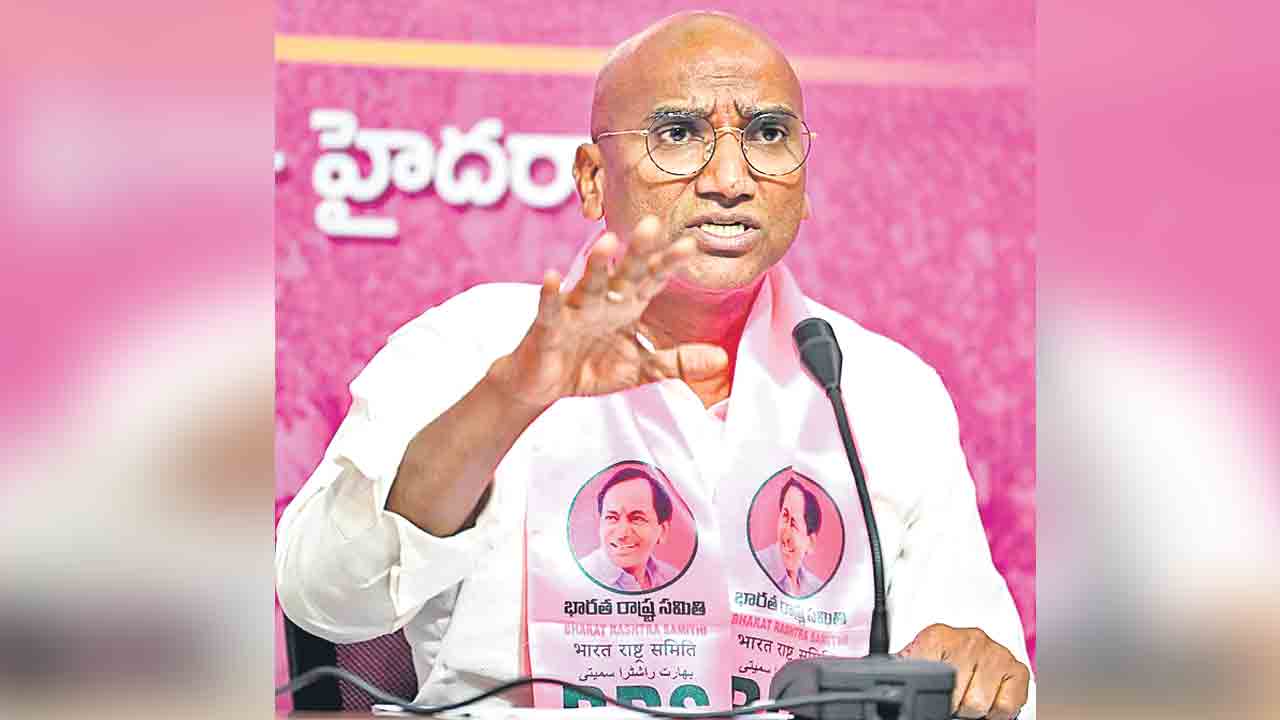 ముఖ్యమంత్రిపై కేసు నమోదు చేయాలి
