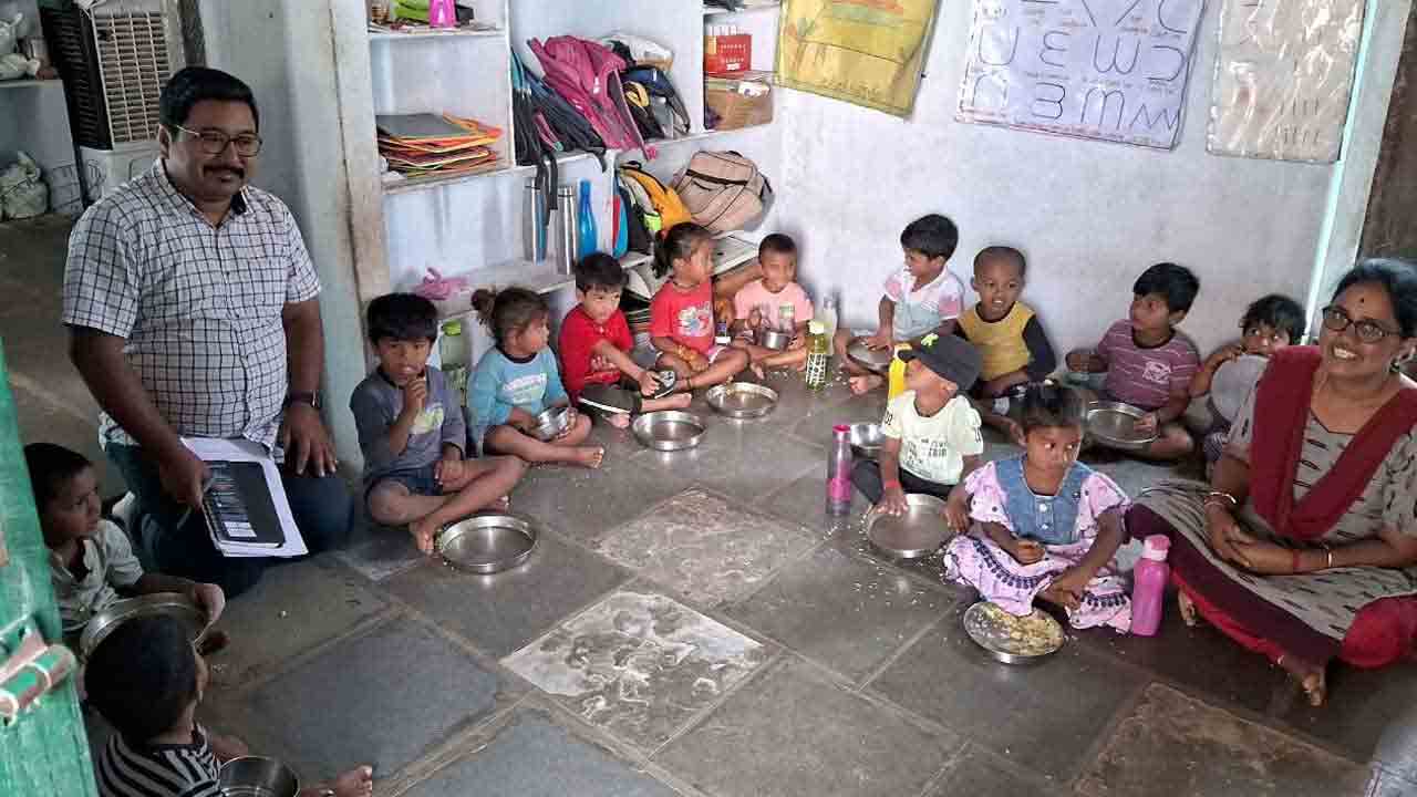 అంగన్‌వాడీలతో వెట్టిచాకిరి : బీఆర్టీయూ