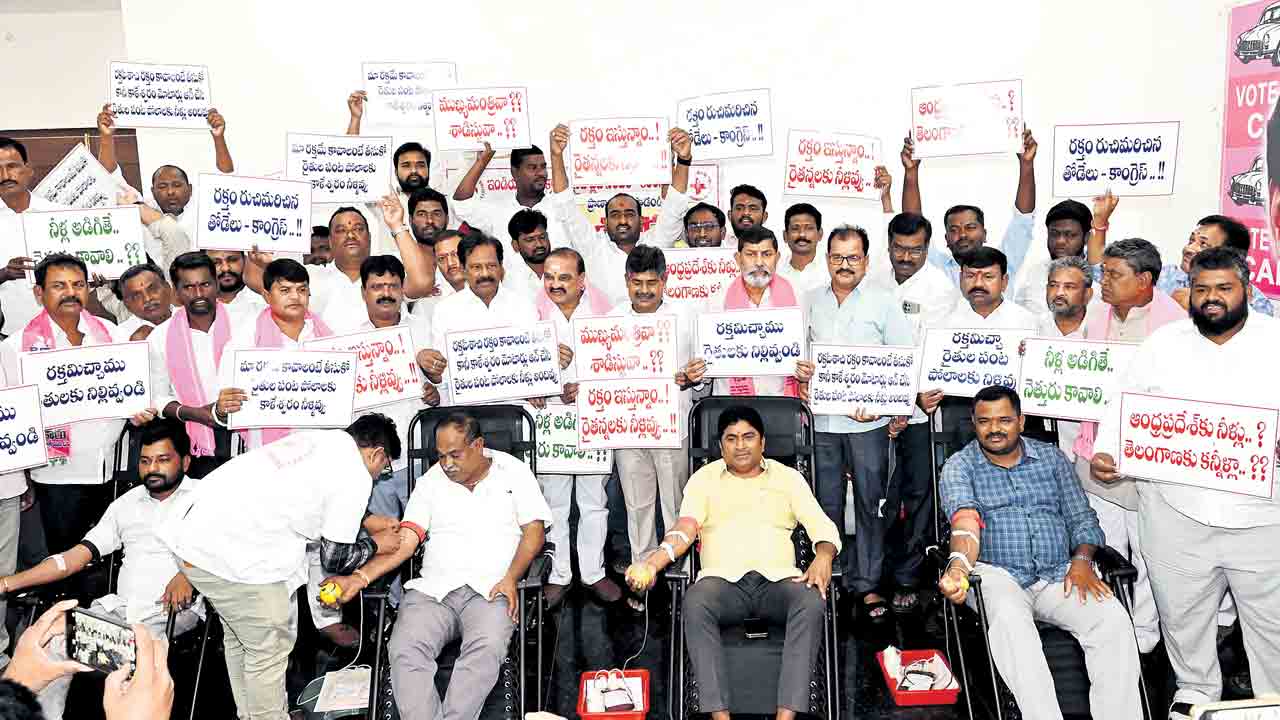 రక్తం ఇస్తున్నం.. రైతులకు నీళ్లివ్వు